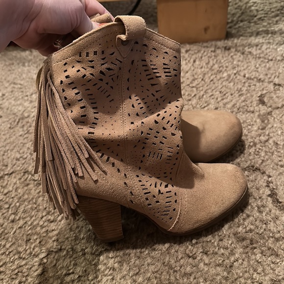 Slouchy Fringe booties - Picture 3 of 7